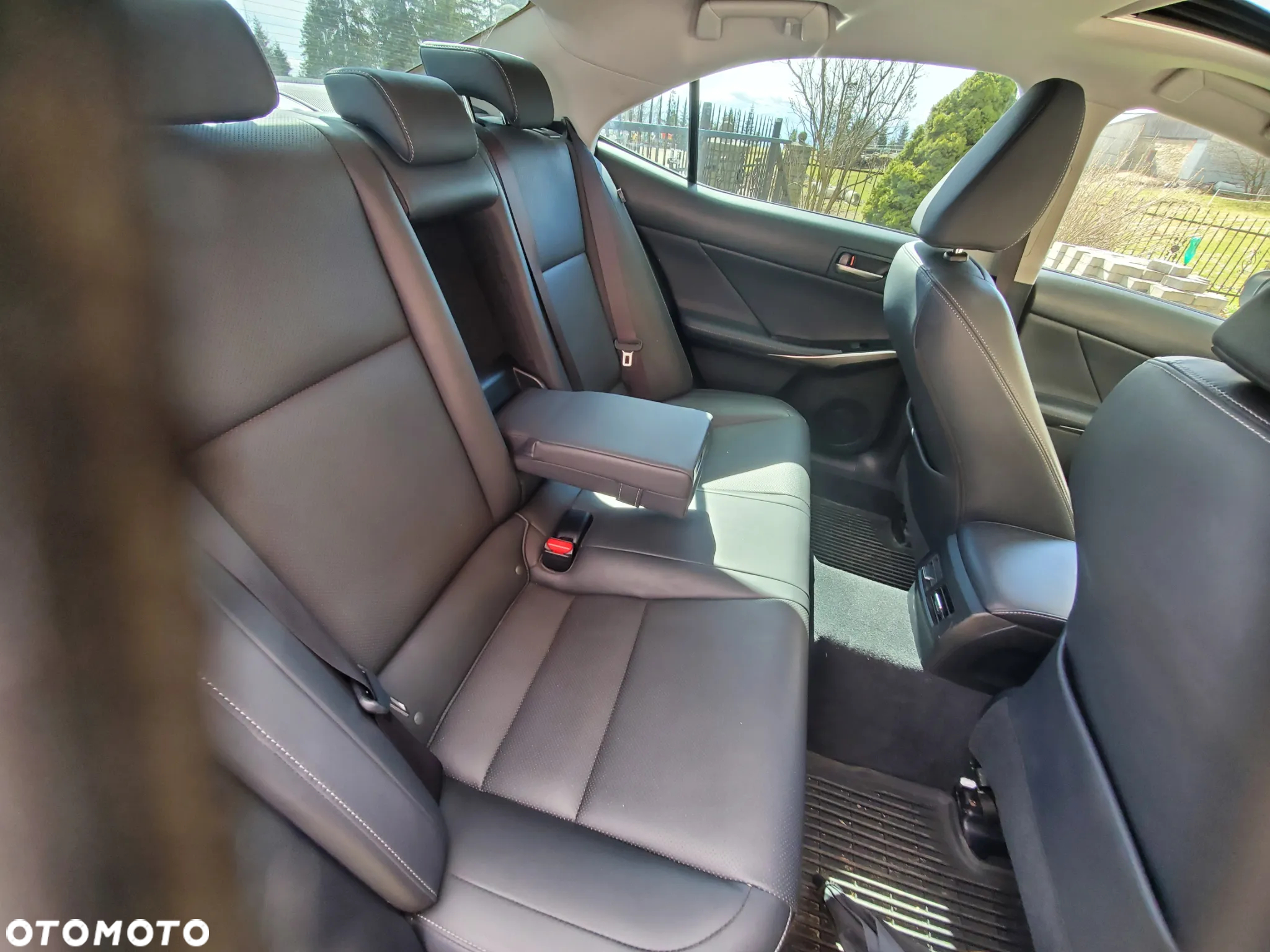 Lexus IS 200t - 29