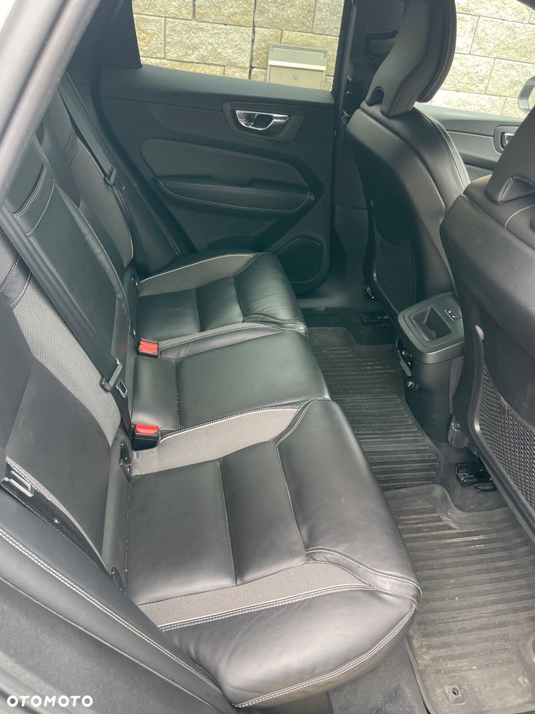 Volvo XC 60 B5 D AWD R-Design - 10