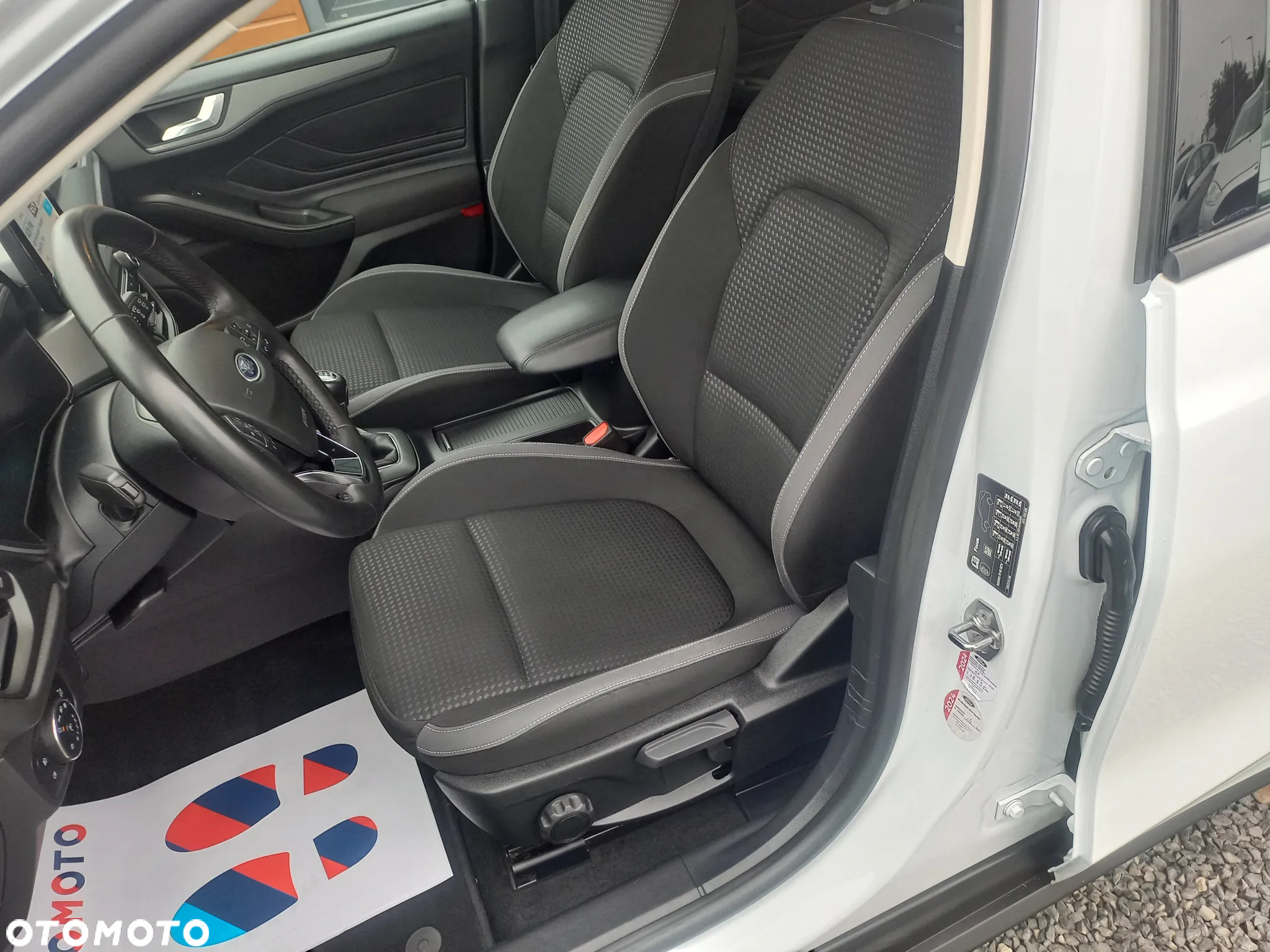 Ford Focus 1.5 EcoBlue Start-Stopp-System COOL&CONNECT DESIGN - 14
