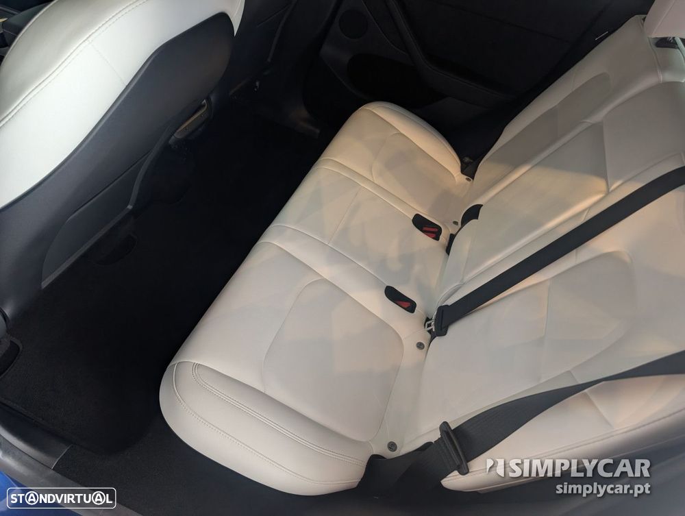 Tesla Model Y - 6