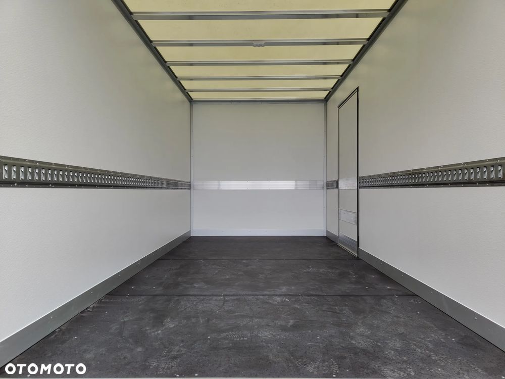 Mercedes-Benz Sprinter - 10