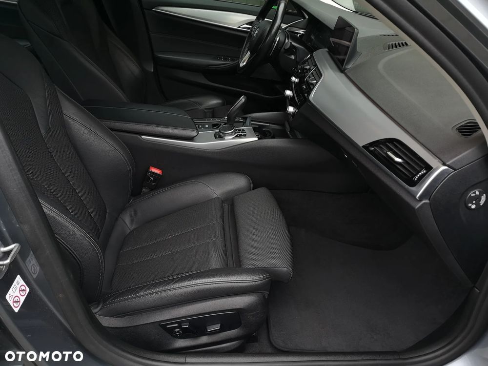 BMW Seria 5 530e iPerformance - 32