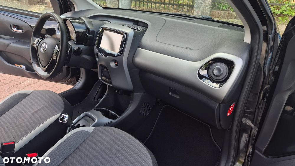 Toyota Aygo x.shift x-play connect - 19