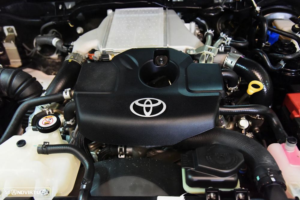 Toyota Hilux 2.4 D-4D 2WD CD CM - 9