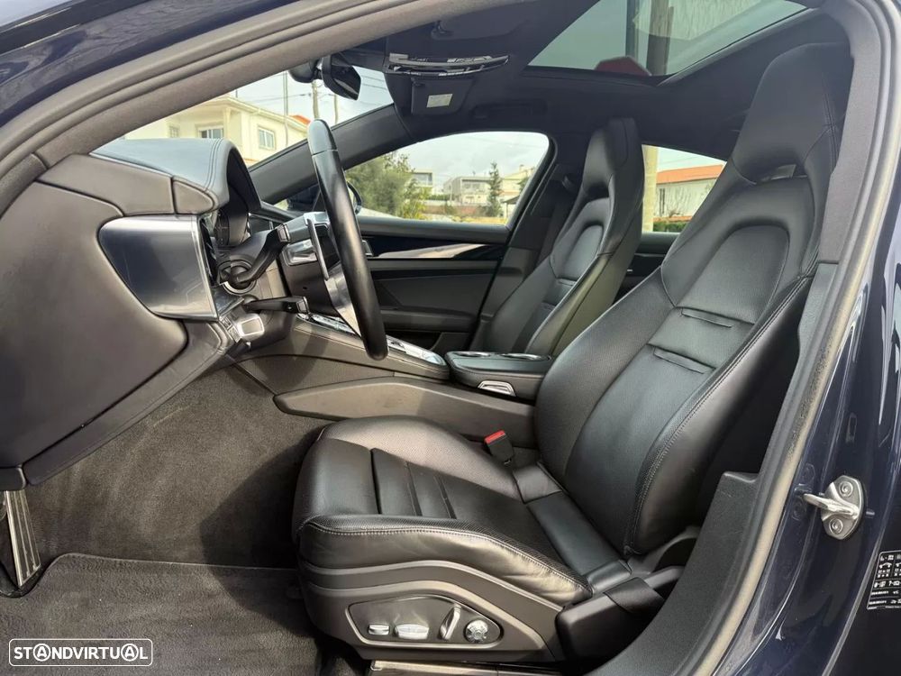 Porsche Panamera 4 E-Hybrid - 24