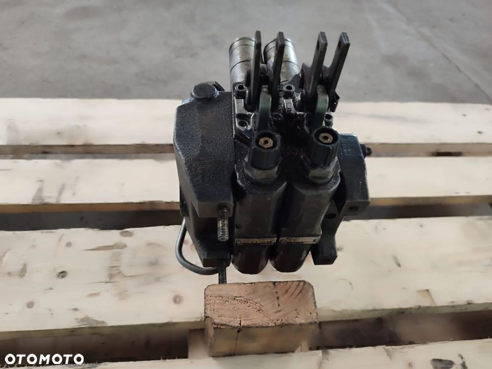 Rozdzielacz hydrauliczny gniazda DEUTZ FAHR AGROTRON 6.20 - 4