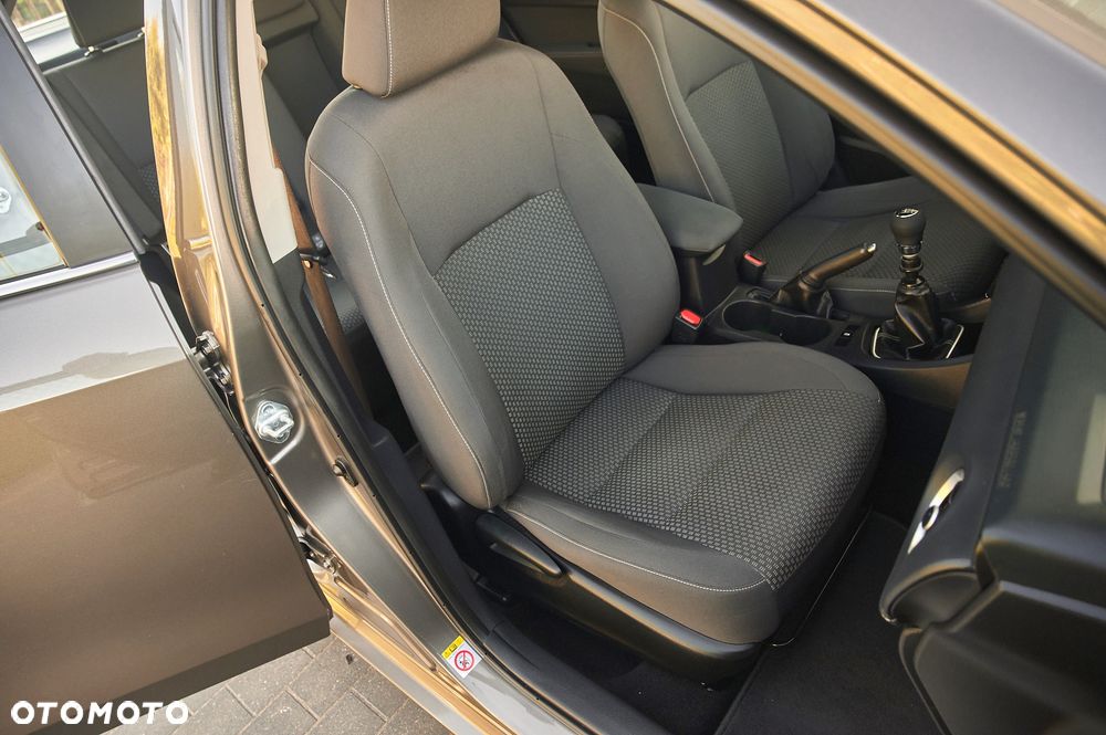 Toyota Corolla 1.6 Premium + - 26