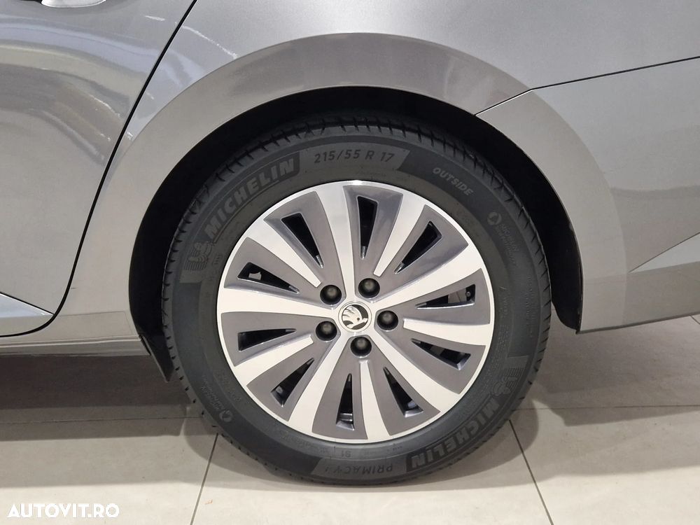 Skoda Superb Combi 2.0 TDI DSG Ambition - 6