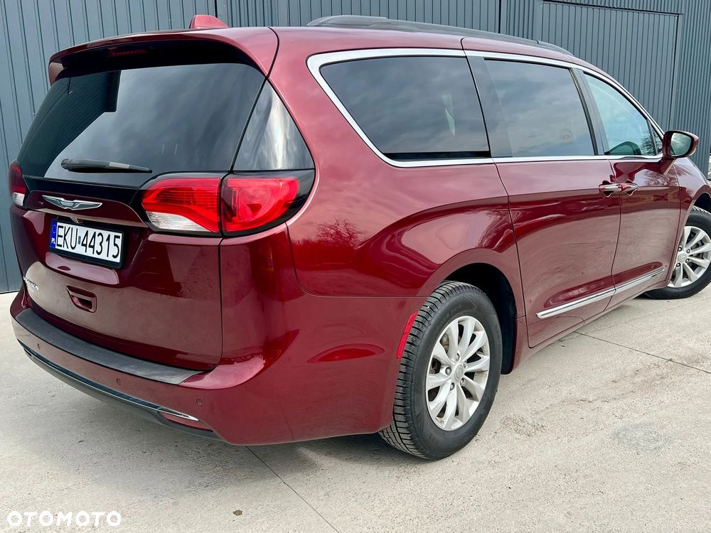 Chrysler Pacifica - 3