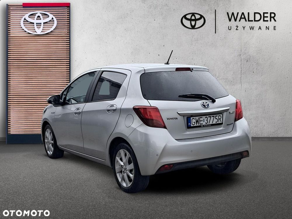 Toyota Yaris Hybrid 100 Premium - 4