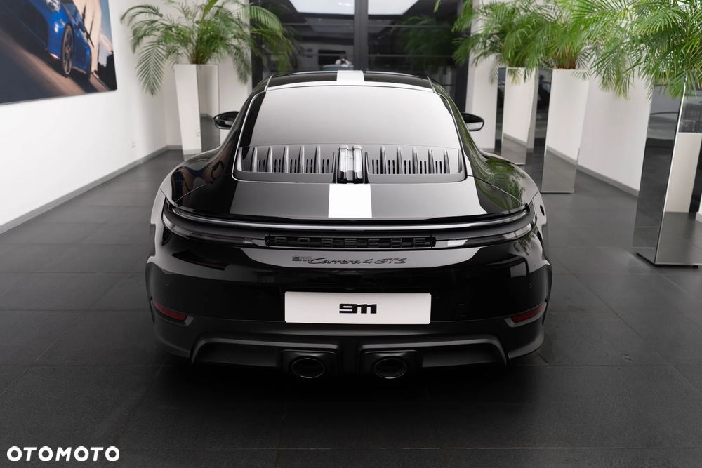 Porsche 911 Carrera 4 GTS - 4