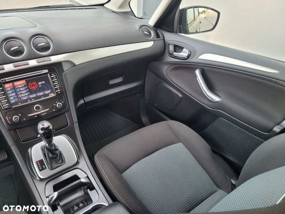 Ford Galaxy 2.0 TDCi DPF Business Edition - 17