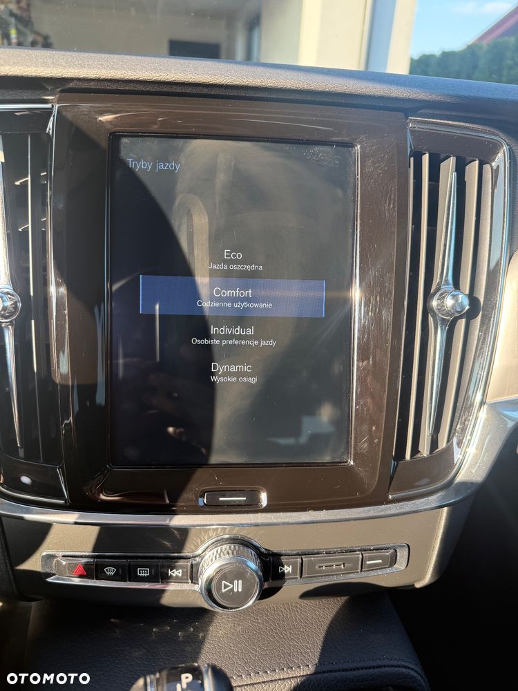 Volvo V90 D4 Momentum Pro - 10