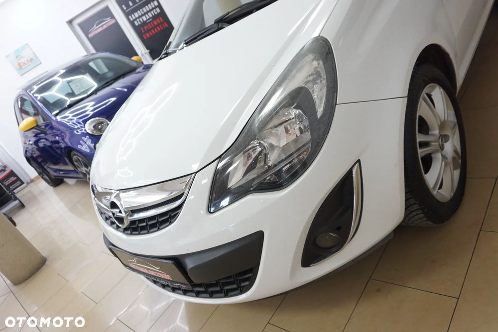 Opel Corsa 1.2 16V Cosmo - 11