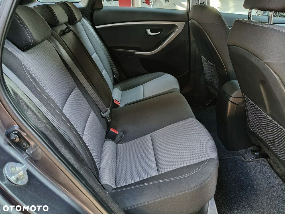 Hyundai i30 blue Kombi 1.4 Passion - 12