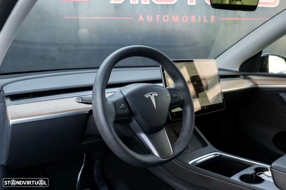 Tesla Model Y Long Range Dual Motor AWD - 5