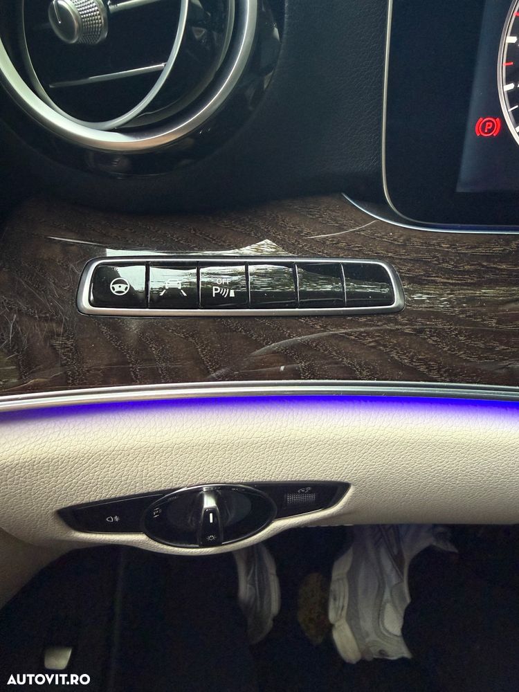 Mercedes-Benz E 220 d 4Matic All-Terrain 9G-TRONIC Exclusive - 16