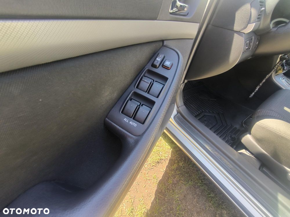 Toyota Avensis 1.8 VVT-i Automatik Sol - 13