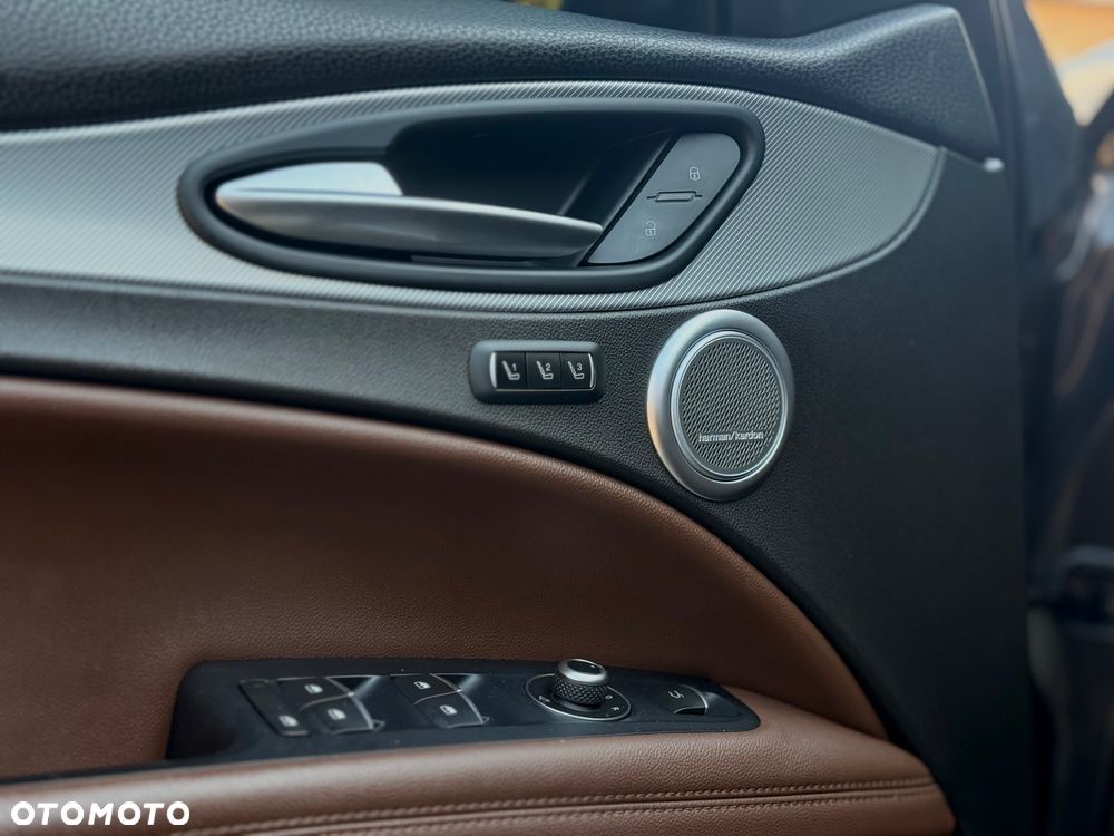 Alfa Romeo Stelvio 2.0 Turbo 16V AT8-Q4 Ti - 22