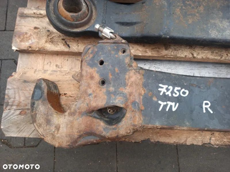 Podnośnik ramiona wieszaki odciągi uchwyty Deutz Fahr Agrotron 7250TTV - 2