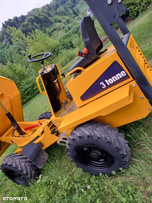 Thwaites MACH 573. Wozidło Budowlane-Rolnicze. Wózek z Obrotową Kolebą. 3 tony ładowność. 4x4. Silnik 3cylindry. Yanmar 36 KM. 1800 mtg. 2015 rok. Jazda 3 prędkości. Maszyna jak Nowa z Norweskiego Gospodarstwa! Ani deka luzów i wycieków! Pełny Oryginał. Hamulce brzytwa. Serwisy w DEKRA. Maszyna Woziła lekkie ładunki. Praktycznie zerowe zużycie. Wielka Okazja. Wszystko w pełnym Oryginale. Opony Oryginał w super stanie! - 4