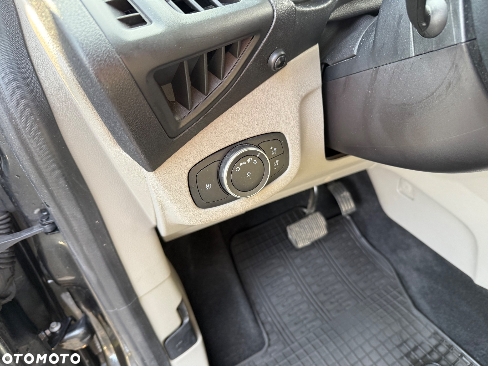 Ford Tourneo Connect Grand - 25