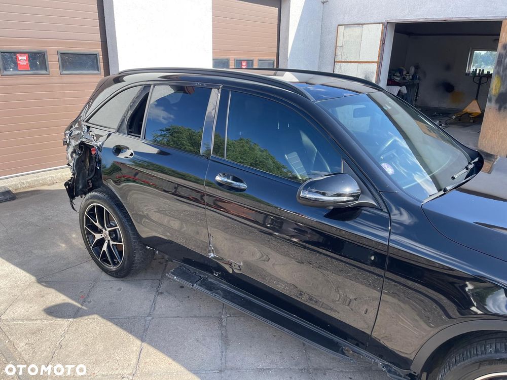 Mercedes-Benz GLC 300 de 4Matic 9G-TRONIC AMG Line - 31