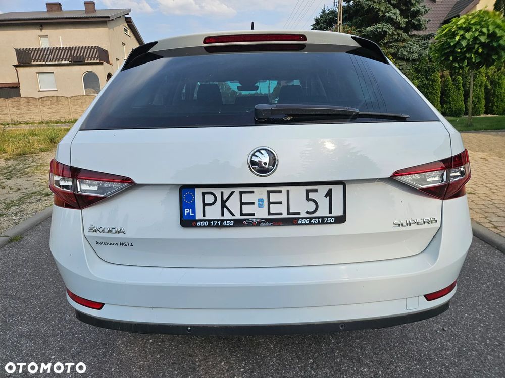 Skoda Superb 2.0 TDI DSG Sportline - 9