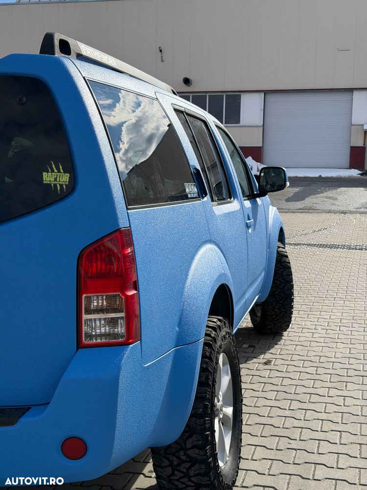 Nissan Pathfinder 2.5 dCi SE - 3
