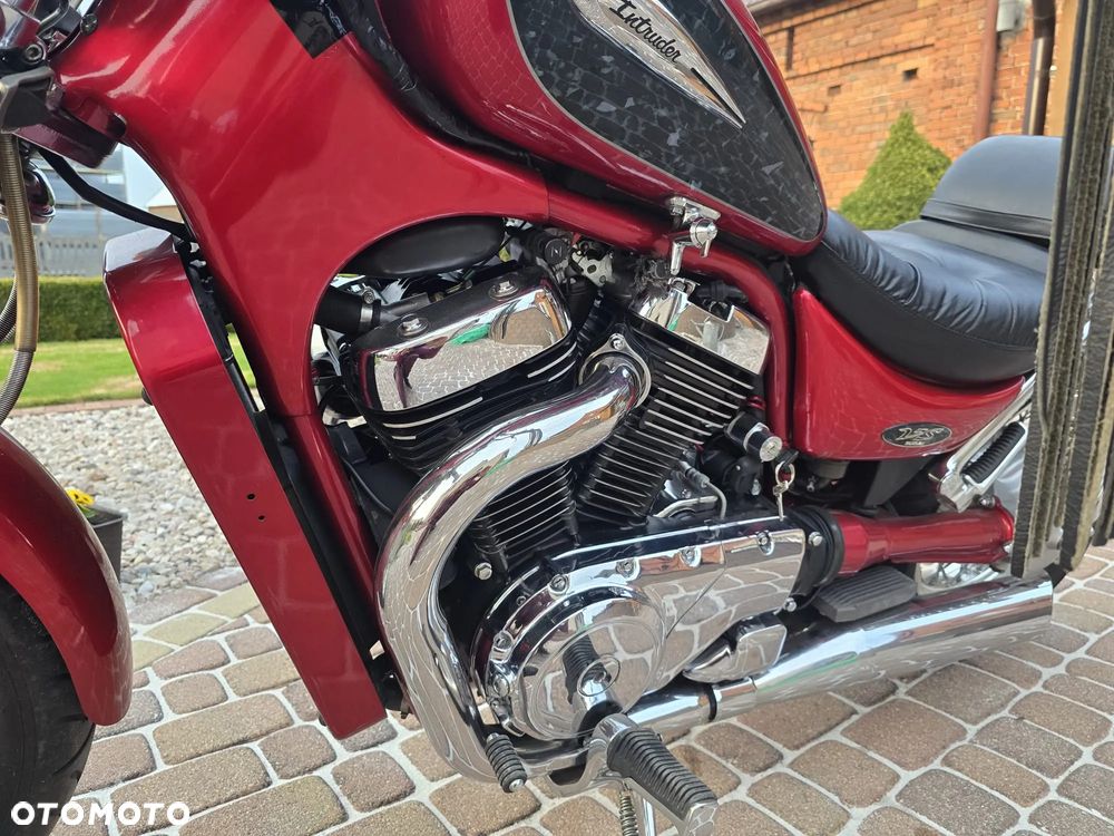 Suzuki Intruder - 6
