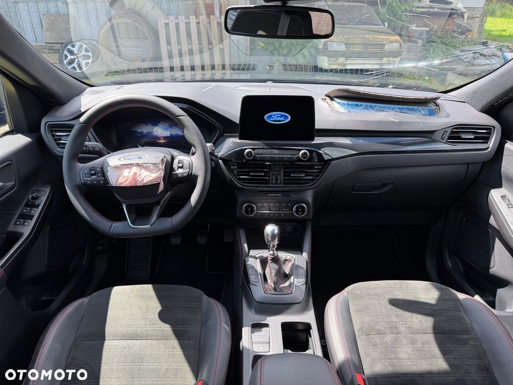 Ford Kuga 1.5 EcoBoost FWD ST-Line X - 31