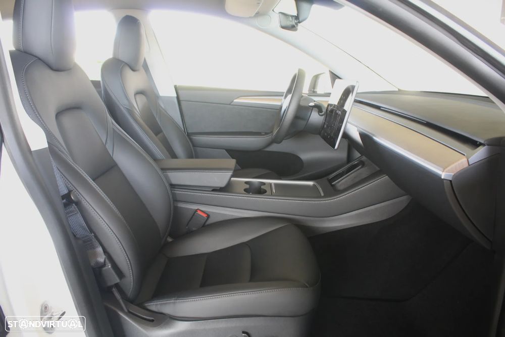 Tesla Model Y Long Range Dual Motor AWD - 44