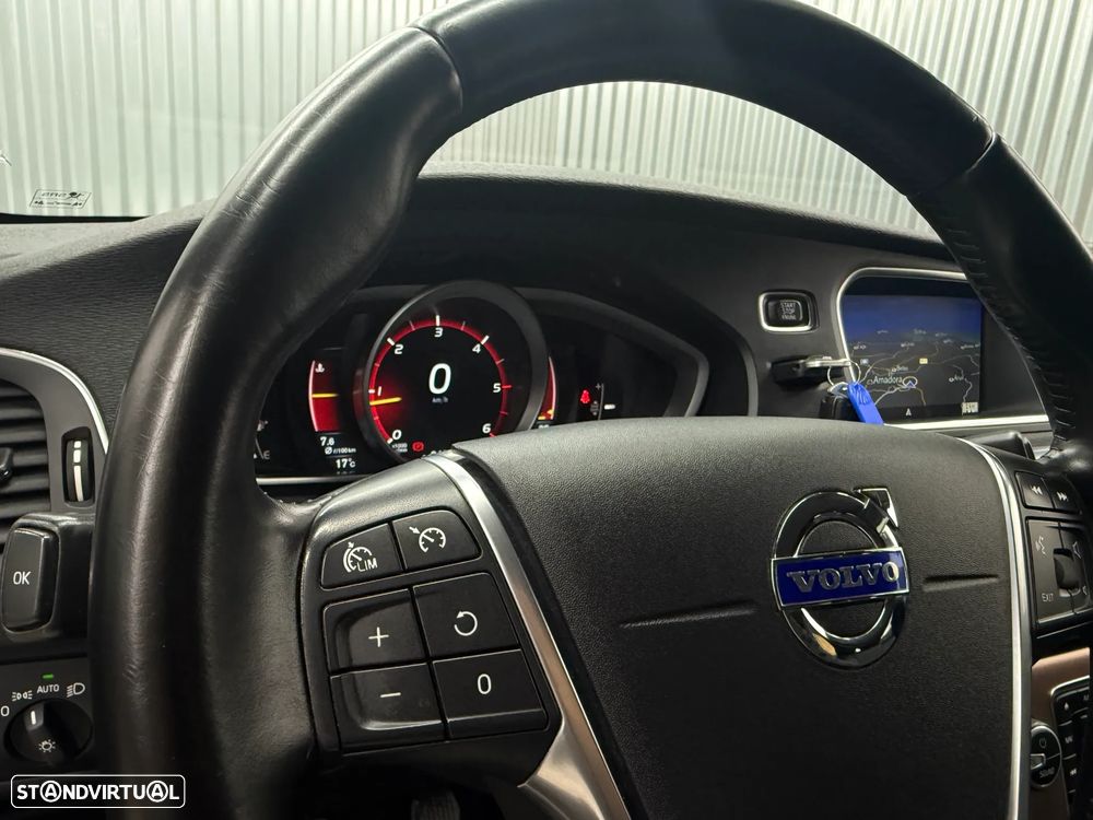 Volvo V40 Cross Country 2.0 D3 Momentum - 20