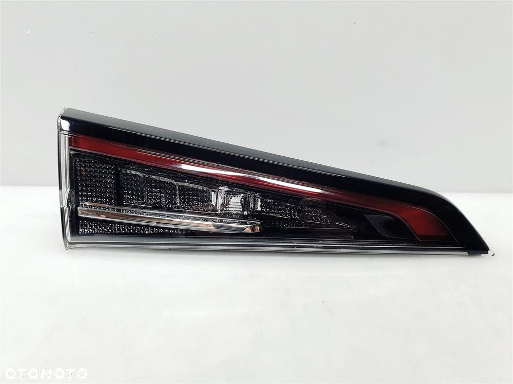 TOYOTA COROLLA E21 KOMBI 18r+ LEWA LAMPA TYŁ W KLAPĘ ORY EU !!! 02431 - 3