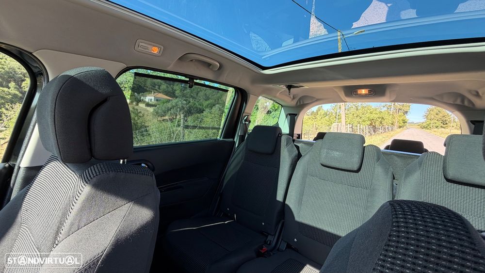 Peugeot 5008 1.6 HDi 7L Allure J17 - 20