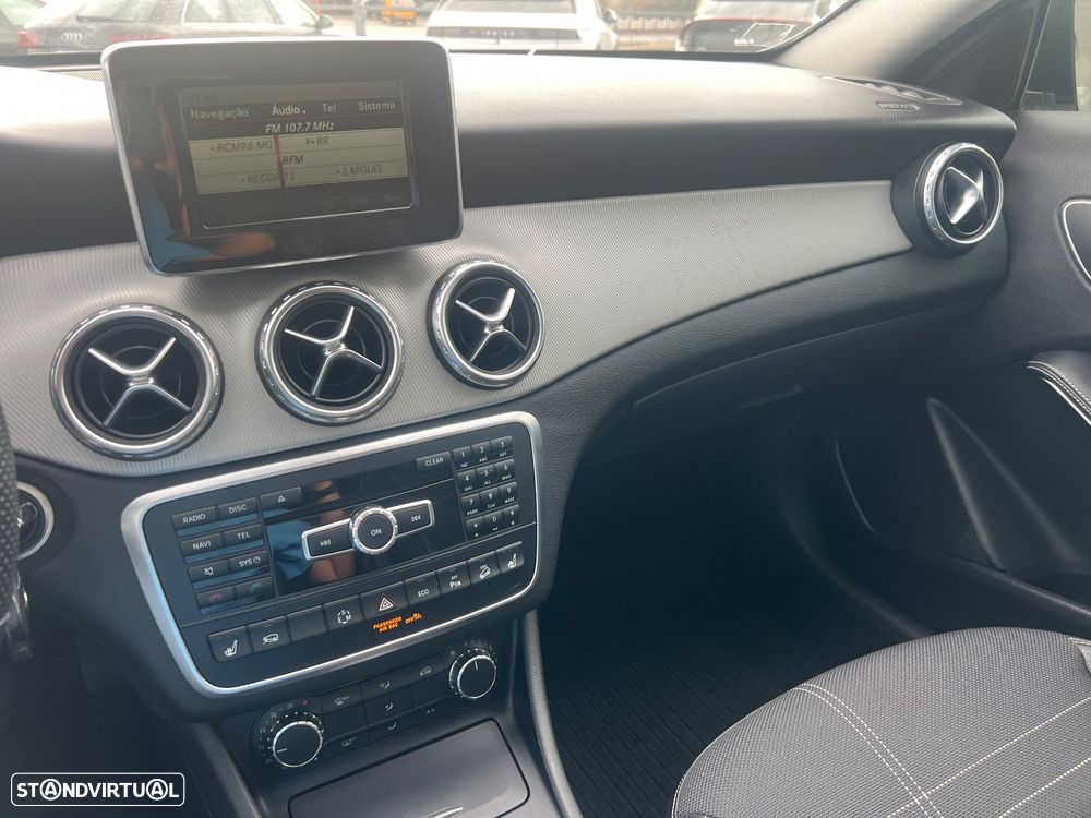 Mercedes-Benz GLA 220 d 4Matic 7G-DCT Urban - 14