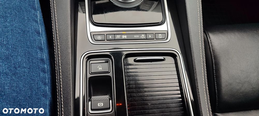 Jaguar F-Pace 2.0 i4D AWD R-Sport - 17