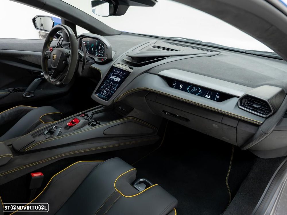 Lamborghini Revuelto - 10