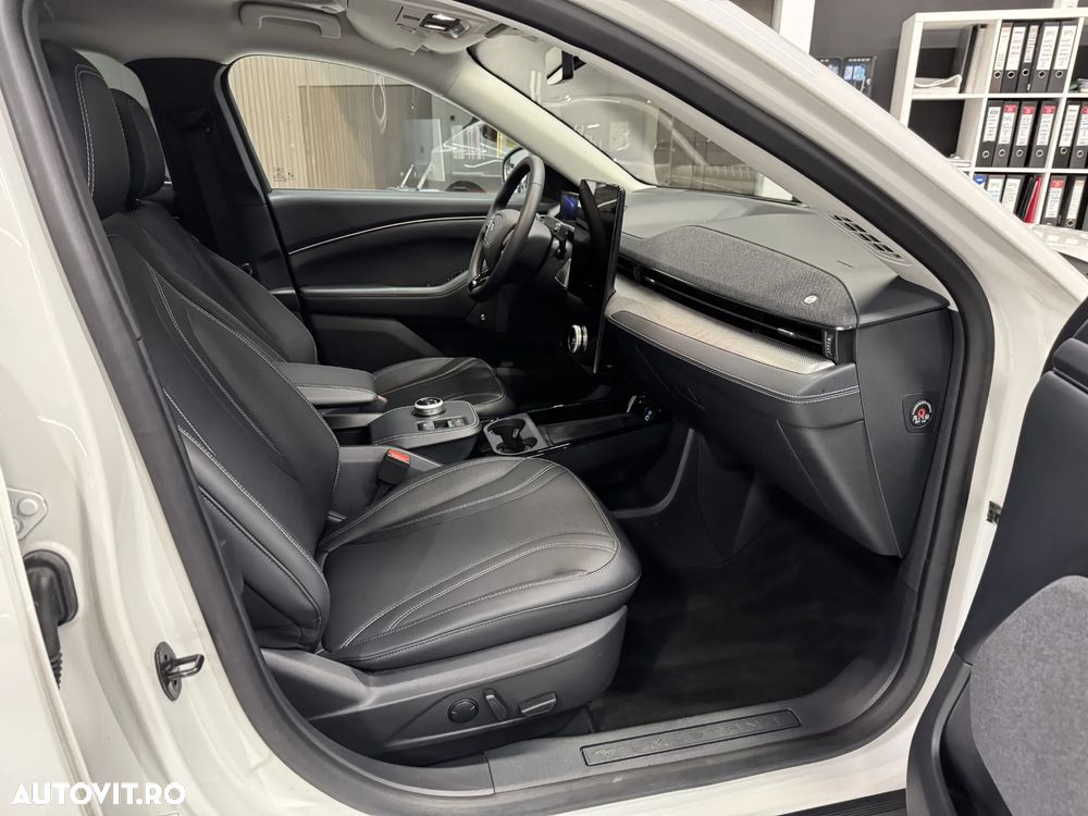 Ford Mustang Mach-E - 9