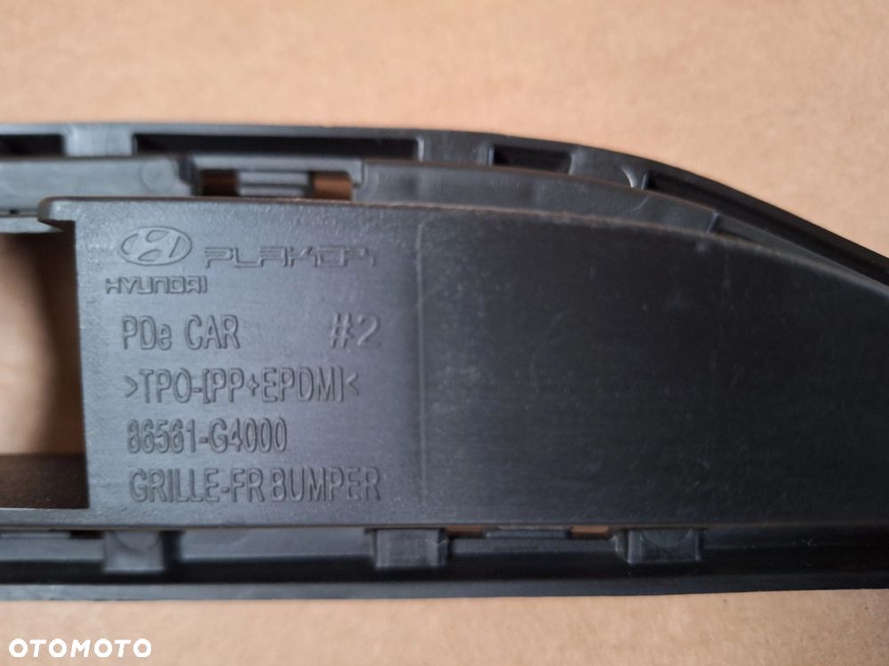 HYUNDAI i30 III 17-20 KRATKA ŚRODKOWA DOLNA W ZDERZAK PRZÓD PRZEDNI ORYG. 86561-G4000 WYSYŁKA 24H - 7