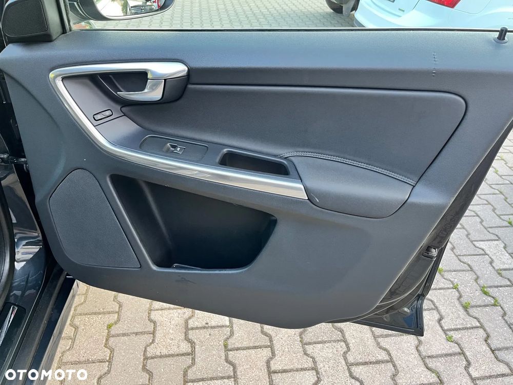 Volvo XC 60 D4 Momentum - 18