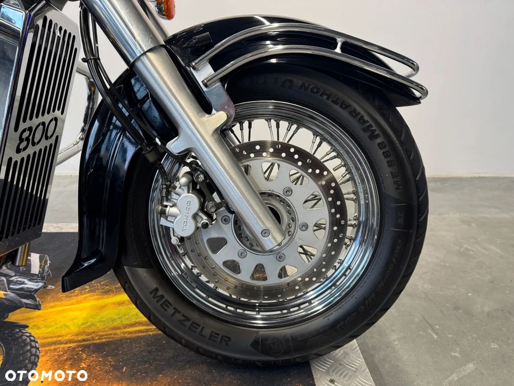 Suzuki Intruder - 7