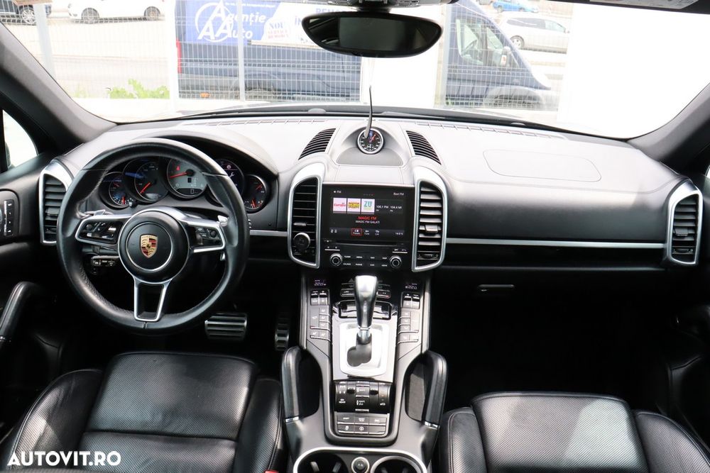 Porsche Cayenne 4.2 L S - 18