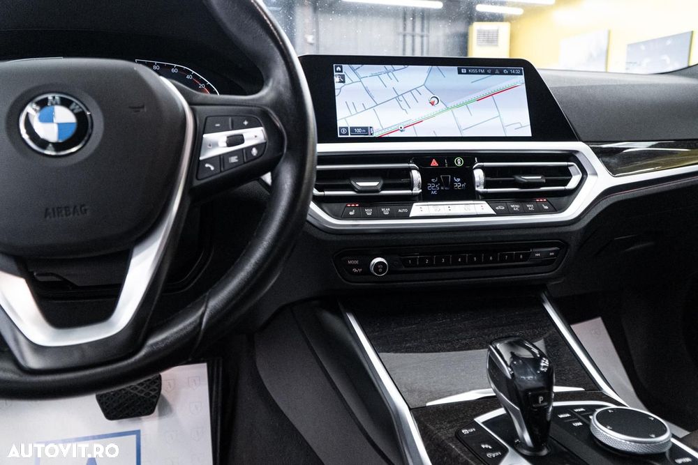 BMW Seria 3 318i Aut. Sport Line - 39