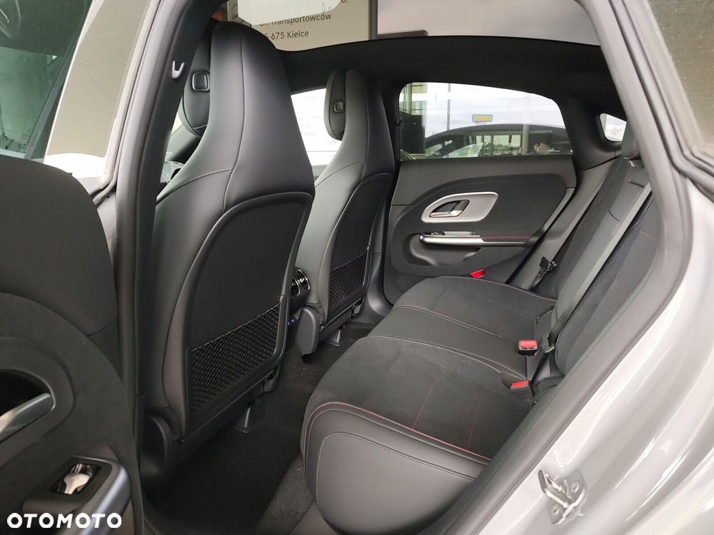 Mercedes-Benz CLA - 11