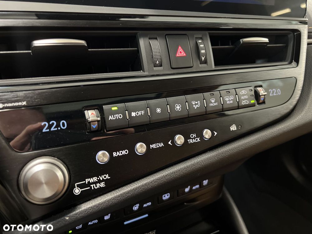 Lexus ES 300h Omotenashi - 31