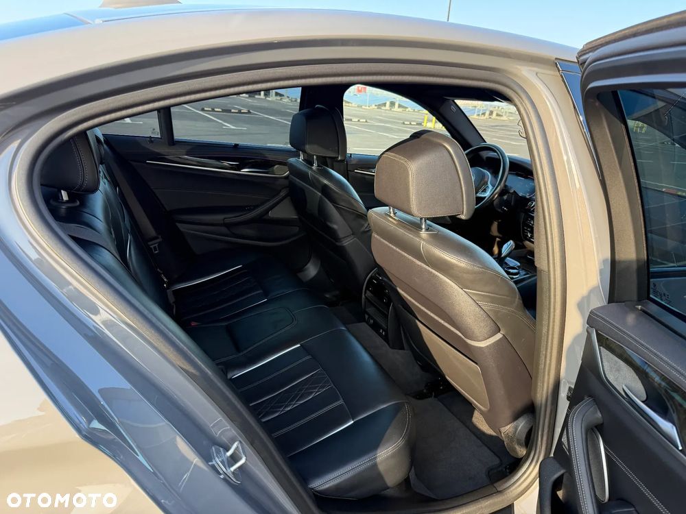 BMW Seria 5 M550i xDrive - 12