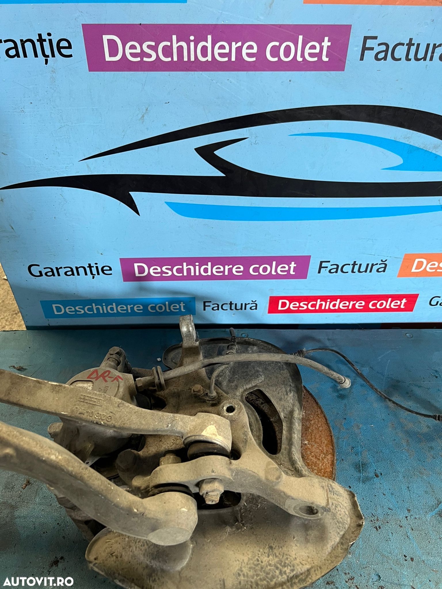 Fuzeta dreapta fata Mercedes W204 C Class 2008 - 1