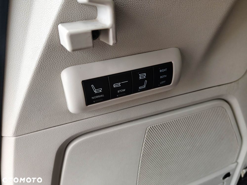 Chrysler Grand Voyager - 37