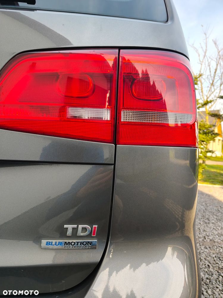 Volkswagen Touran 2.0 TDI DPF STYLE - 8